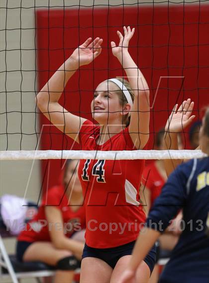 Thumbnail 3 in FR: Boyd vs. McKinney photogallery.