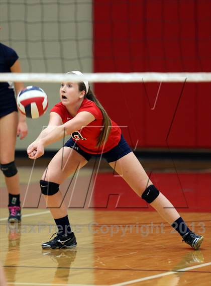 Thumbnail 1 in FR: Boyd vs. McKinney photogallery.
