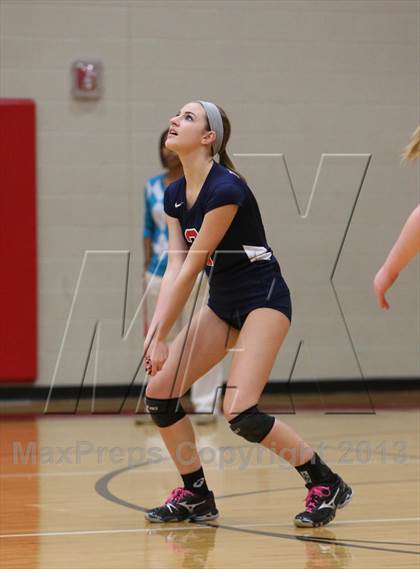 Thumbnail 2 in FR: Boyd vs. McKinney photogallery.
