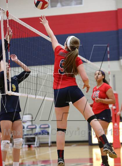 Thumbnail 2 in FR: Boyd vs. McKinney photogallery.