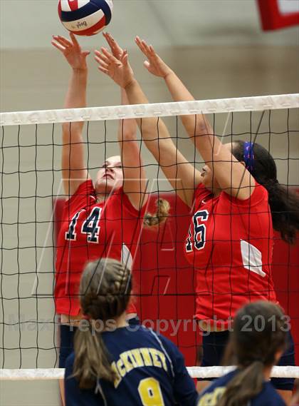 Thumbnail 2 in FR: Boyd vs. McKinney photogallery.