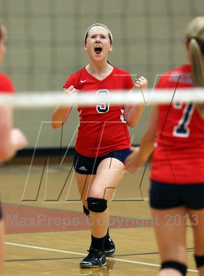 Thumbnail 2 in FR: Boyd vs. McKinney photogallery.