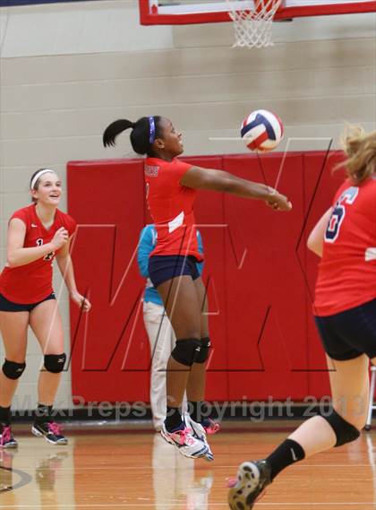 Thumbnail 3 in FR: Boyd vs. McKinney photogallery.
