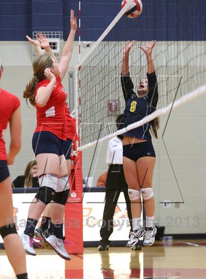 Thumbnail 3 in FR: Boyd vs. McKinney photogallery.