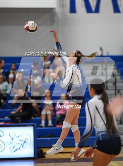 Thumbnail 2 in Fairview vs. Dakota Ridge (CHSAA 5A Regional Playoff) photogallery.