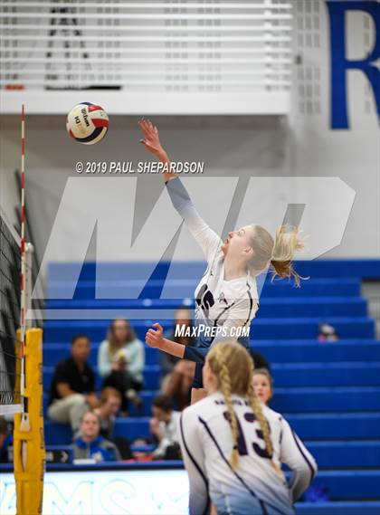 Thumbnail 2 in Fairview vs. Dakota Ridge (CHSAA 5A Regional Playoff) photogallery.