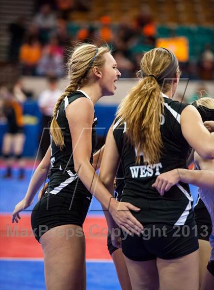 Thumbnail 1 in Ponderosa vs. Pueblo West (CHSAA 4A Pool 2) photogallery.