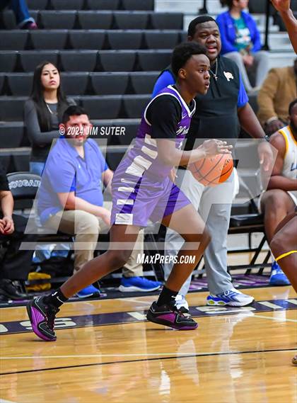 Thumbnail 3 in La Vega vs Wheatley (UIL 4A Reg III Quarterfinal) photogallery.