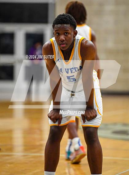 Thumbnail 2 in La Vega vs Wheatley (UIL 4A Reg III Quarterfinal) photogallery.