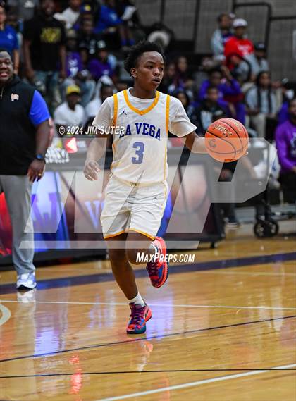 Thumbnail 3 in La Vega vs Wheatley (UIL 4A Reg III Quarterfinal) photogallery.