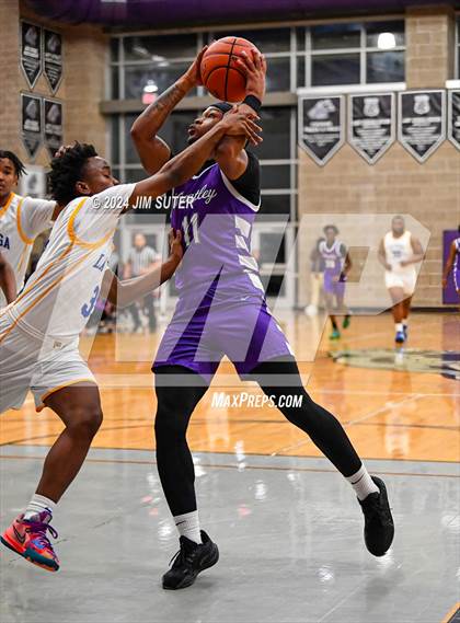 Thumbnail 2 in La Vega vs Wheatley (UIL 4A Reg III Quarterfinal) photogallery.
