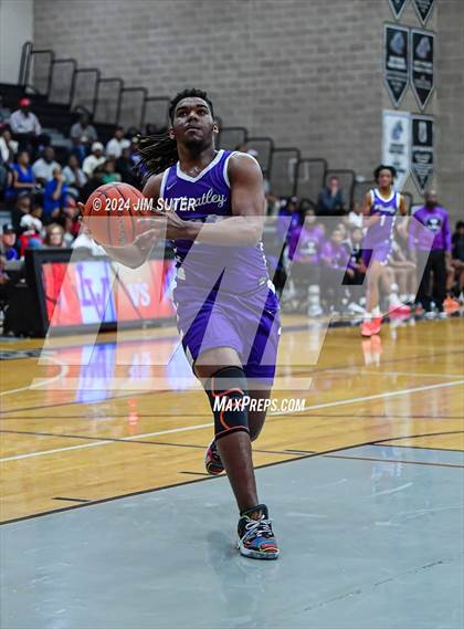 Thumbnail 2 in La Vega vs Wheatley (UIL 4A Reg III Quarterfinal) photogallery.