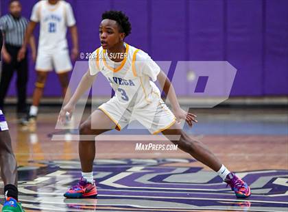 Thumbnail 1 in La Vega vs Wheatley (UIL 4A Reg III Quarterfinal) photogallery.