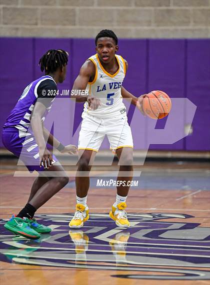 Thumbnail 3 in La Vega vs Wheatley (UIL 4A Reg III Quarterfinal) photogallery.
