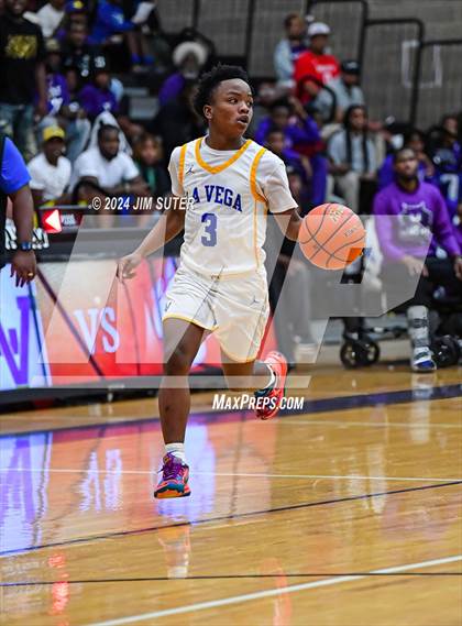 Thumbnail 2 in La Vega vs Wheatley (UIL 4A Reg III Quarterfinal) photogallery.