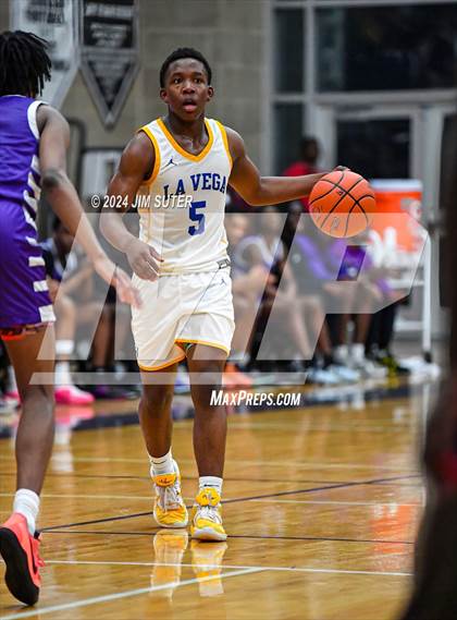 Thumbnail 2 in La Vega vs Wheatley (UIL 4A Reg III Quarterfinal) photogallery.