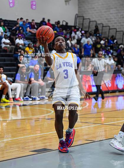 Thumbnail 3 in La Vega vs Wheatley (UIL 4A Reg III Quarterfinal) photogallery.