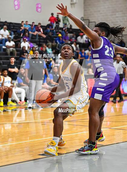 Thumbnail 2 in La Vega vs Wheatley (UIL 4A Reg III Quarterfinal) photogallery.