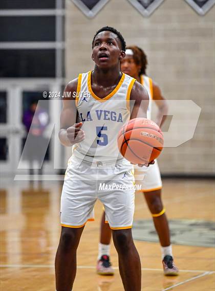 Thumbnail 1 in La Vega vs Wheatley (UIL 4A Reg III Quarterfinal) photogallery.
