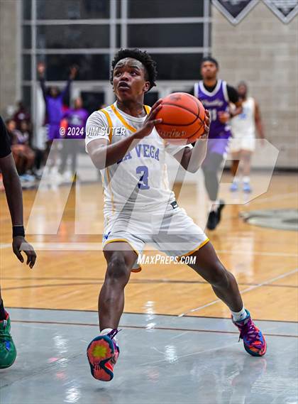 Thumbnail 3 in La Vega vs Wheatley (UIL 4A Reg III Quarterfinal) photogallery.