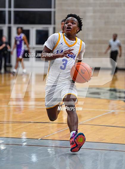 Thumbnail 1 in La Vega vs Wheatley (UIL 4A Reg III Quarterfinal) photogallery.
