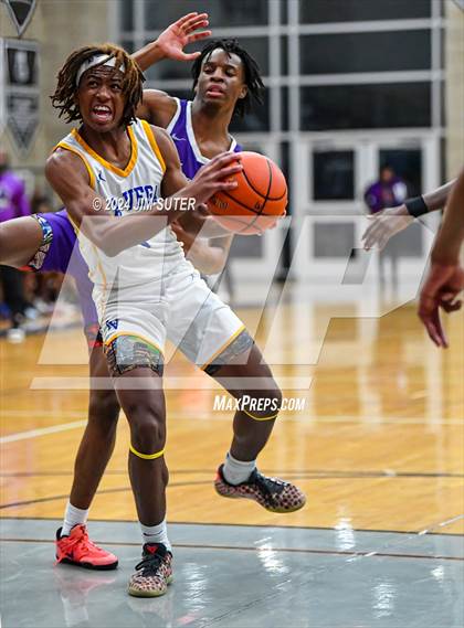Thumbnail 2 in La Vega vs Wheatley (UIL 4A Reg III Quarterfinal) photogallery.