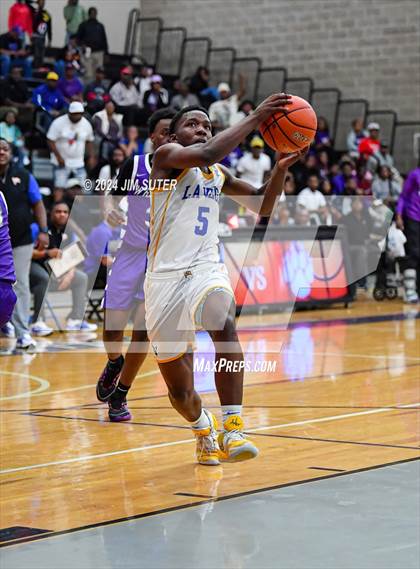 Thumbnail 2 in La Vega vs Wheatley (UIL 4A Reg III Quarterfinal) photogallery.