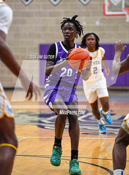 Thumbnail 2 in La Vega vs Wheatley (UIL 4A Reg III Quarterfinal) photogallery.