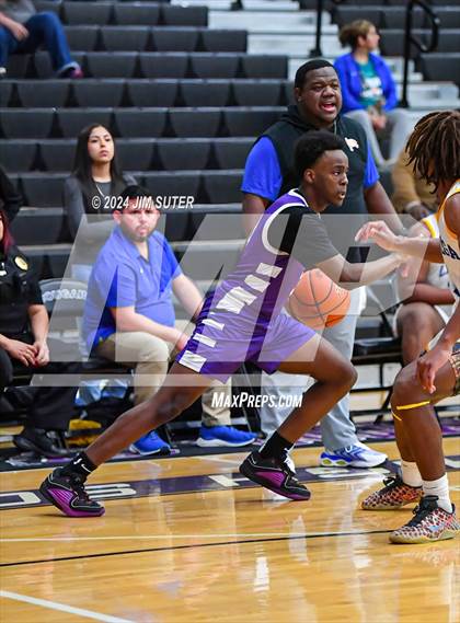 Thumbnail 1 in La Vega vs Wheatley (UIL 4A Reg III Quarterfinal) photogallery.