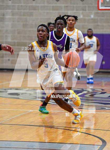 Thumbnail 2 in La Vega vs Wheatley (UIL 4A Reg III Quarterfinal) photogallery.