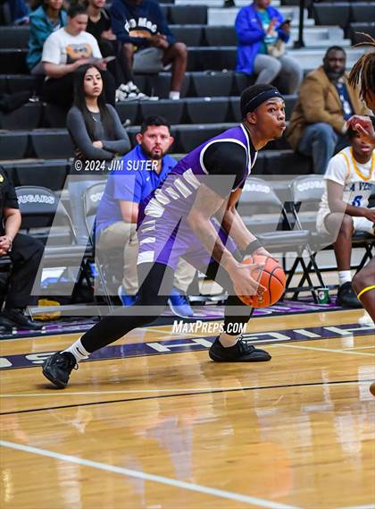 Thumbnail 3 in La Vega vs Wheatley (UIL 4A Reg III Quarterfinal) photogallery.