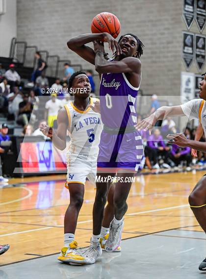 Thumbnail 2 in La Vega vs Wheatley (UIL 4A Reg III Quarterfinal) photogallery.
