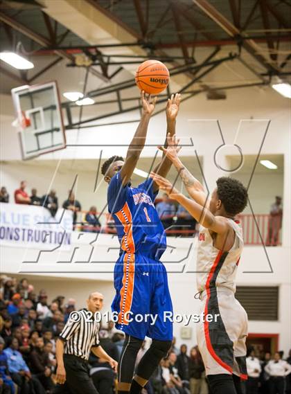Thumbnail 1 in Roosevelt vs. Woodson (DCIAA Final) photogallery.