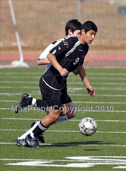 Thumbnail 2 in The Colony vs Hillcrest (Little Elm Invitational) photogallery.