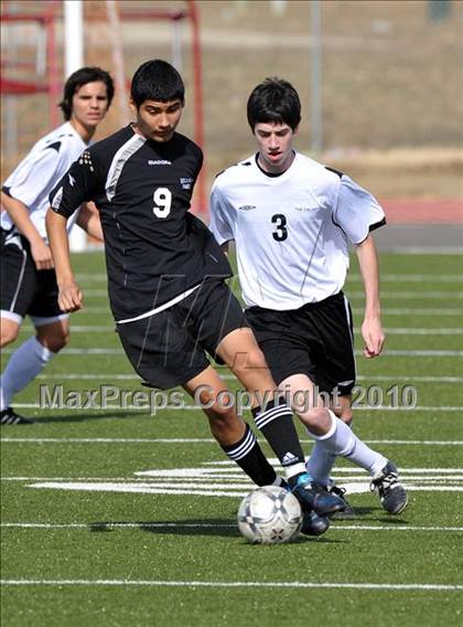 Thumbnail 3 in The Colony vs Hillcrest (Little Elm Invitational) photogallery.