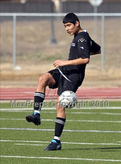 Thumbnail 2 in The Colony vs Hillcrest (Little Elm Invitational) photogallery.