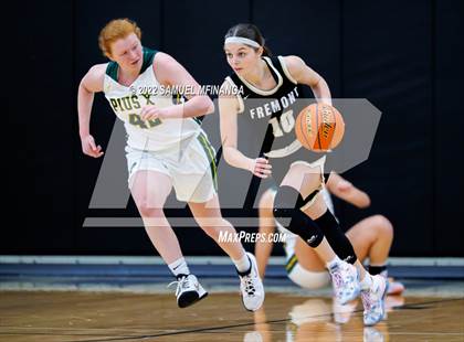 Thumbnail 2 in Fremont vs. Pius X photogallery.
