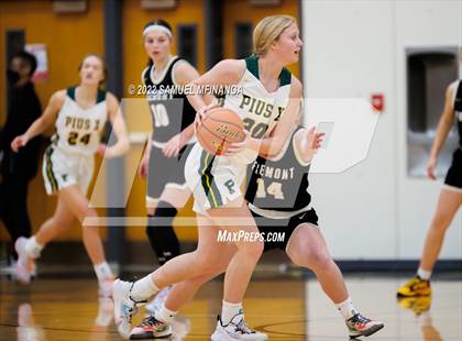 Thumbnail 1 in Fremont vs. Pius X photogallery.