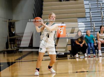 Thumbnail 1 in Fremont vs. Pius X photogallery.
