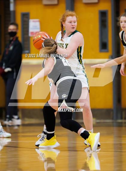 Thumbnail 1 in Fremont vs. Pius X photogallery.