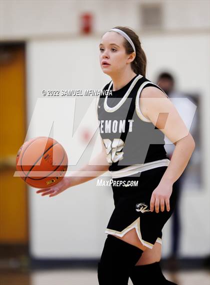 Thumbnail 3 in Fremont vs. Pius X photogallery.