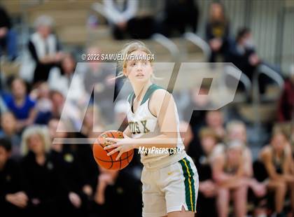 Thumbnail 1 in Fremont vs. Pius X photogallery.