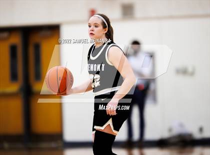 Thumbnail 1 in Fremont vs. Pius X photogallery.