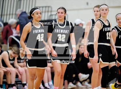 Thumbnail 2 in Fremont vs. Pius X photogallery.