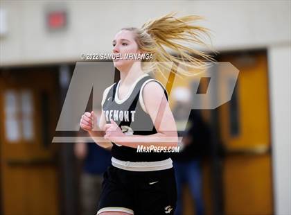 Thumbnail 2 in Fremont vs. Pius X photogallery.