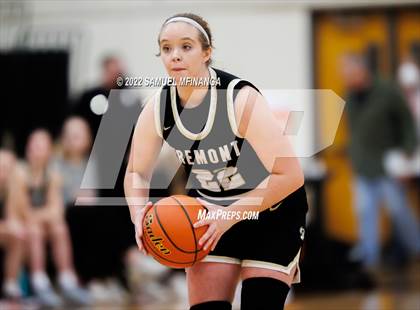Thumbnail 2 in Fremont vs. Pius X photogallery.