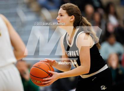 Thumbnail 3 in Fremont vs. Pius X photogallery.