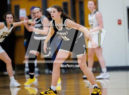 Thumbnail 1 in Fremont vs. Pius X photogallery.