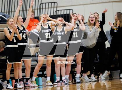 Thumbnail 1 in Fremont vs. Pius X photogallery.