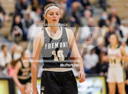 Thumbnail 1 in Fremont vs. Pius X photogallery.